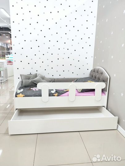 Детская кровать с мягким изголовьем