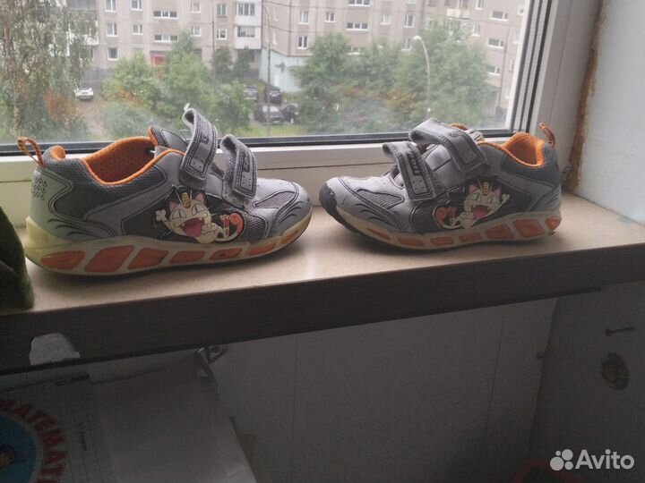 Кроссовки