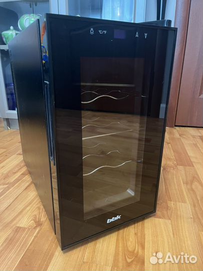 Винный шкаф BBK RF-047 холодильник