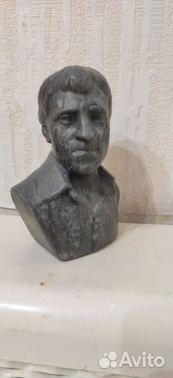 Бюст ленина и высоцкого