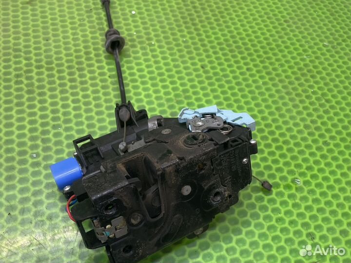 Задний правый замок двери октавия а5