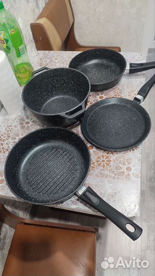 Набор кастрюль и сковородок
