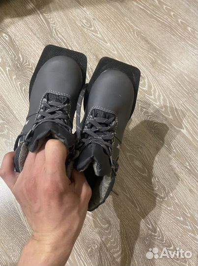 Лыжные ботинки