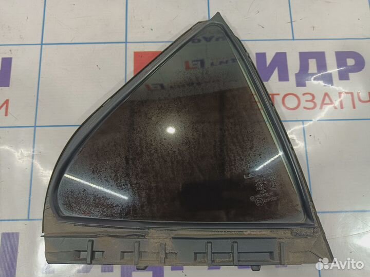 Стекло двери задней правой (форточка) Lexus IS250