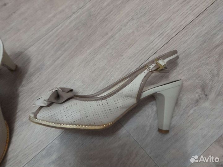 Босоножки женские