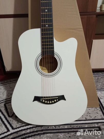 Гитара белая новая в коробке