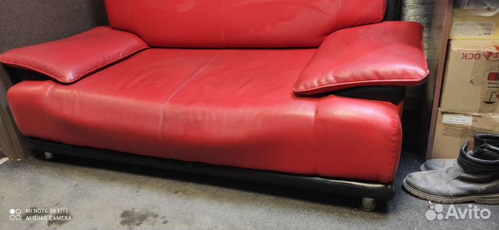Диван красный (кож.зам