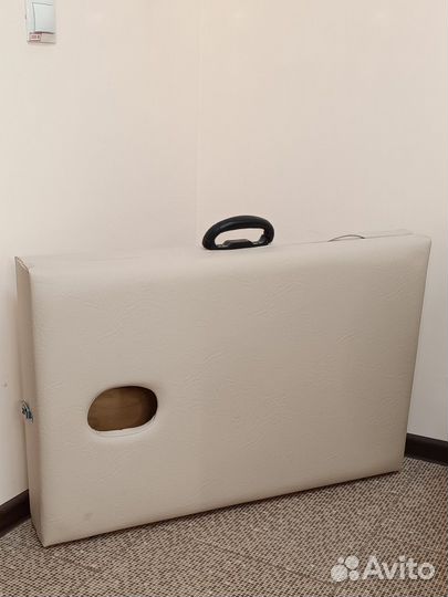 Кушетка с вырезом