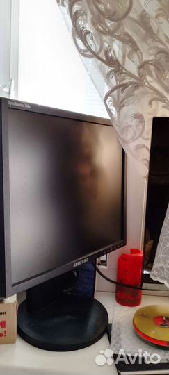 Монитор Samsung Syncmaster 740N