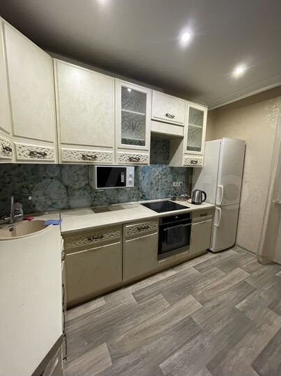 3-к. квартира, 90 м², 5/15 эт.