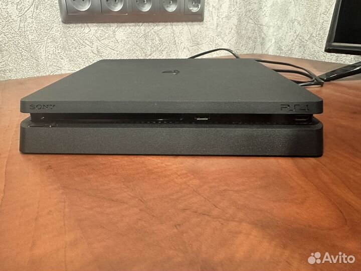 Sony playstation 4 slim 1 TB с играми 2 джойстика