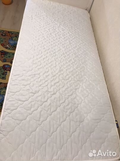 Кровать односпальная с матрасом