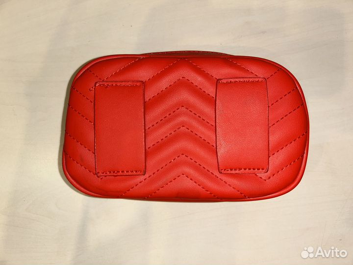 Красная женская сумочка