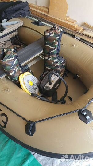 Резиновая лодка badger с мотором Nissan