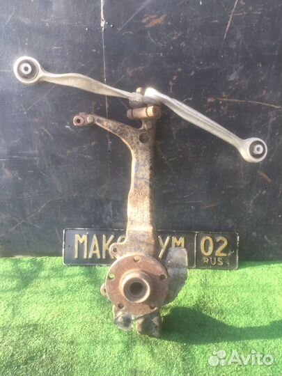 Правый Кулак Audi A6 C5/ Passat B5