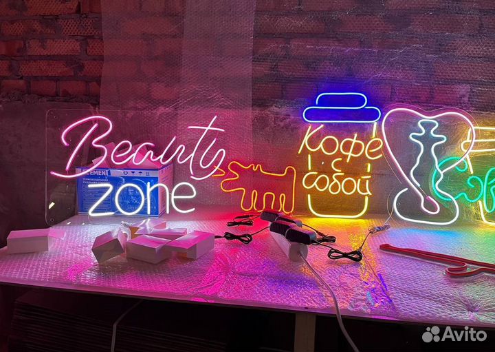 Неоновая вывеска Кофе с собой