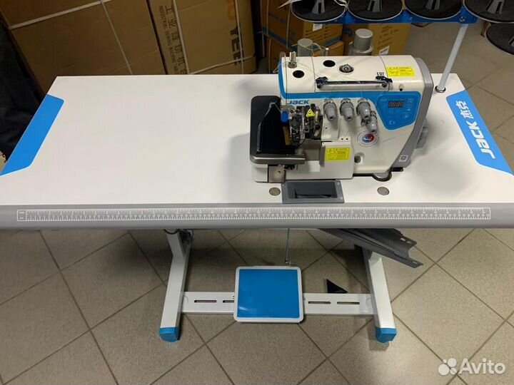 Оверлок Jack C3-5-03/233 со столом