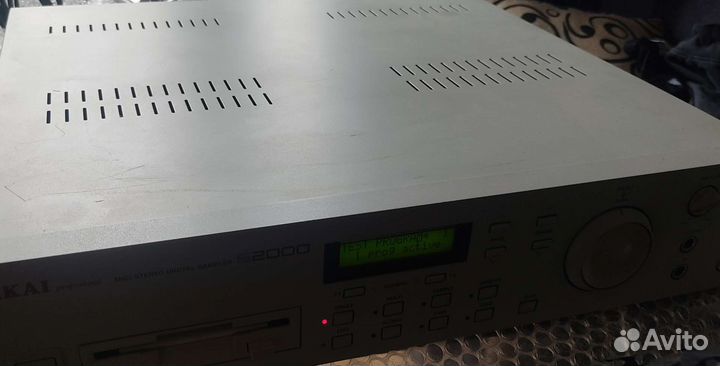 Akai s2000 sampler
