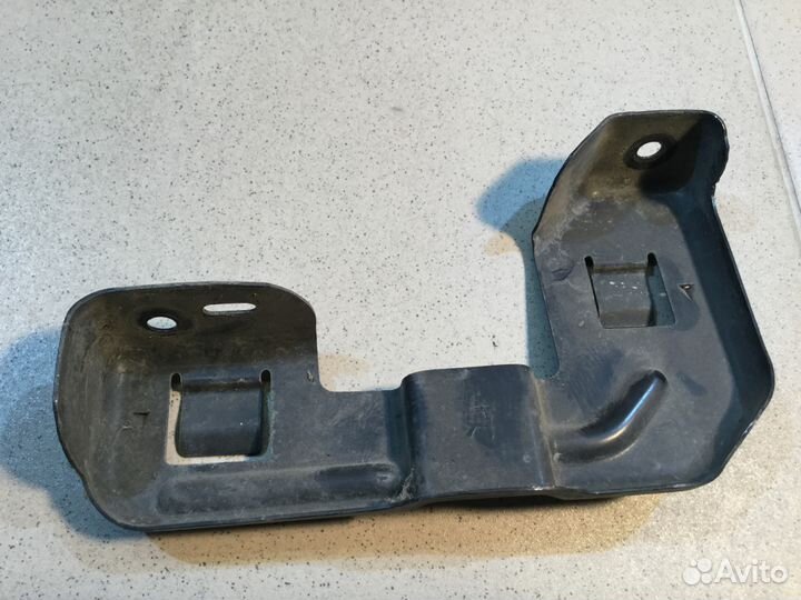 Кронштейн фары правый Хендэ Туксан 2004-2010