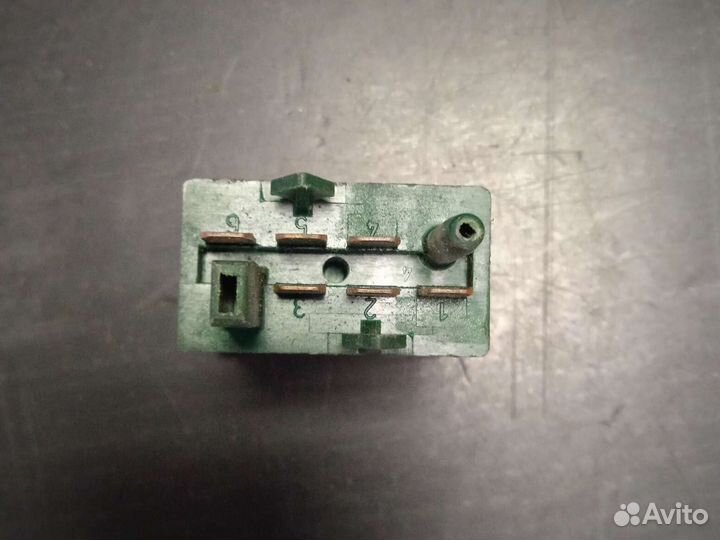 Кнопка антипробуксовочной системы Audi 100 (C4)