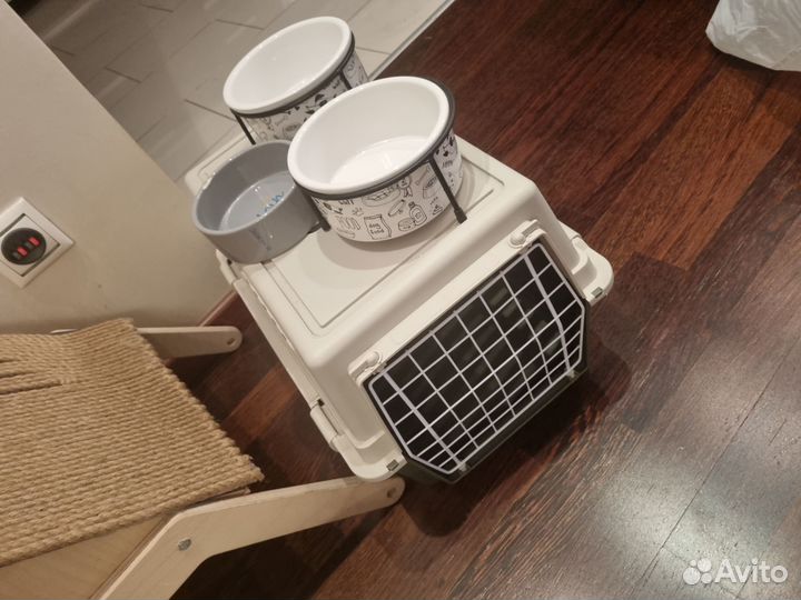 Домик для кошки с когтеточкой бу