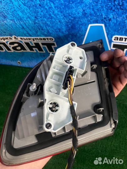 Фонарь в крышку левый Mercedes-Benz E-Class W211