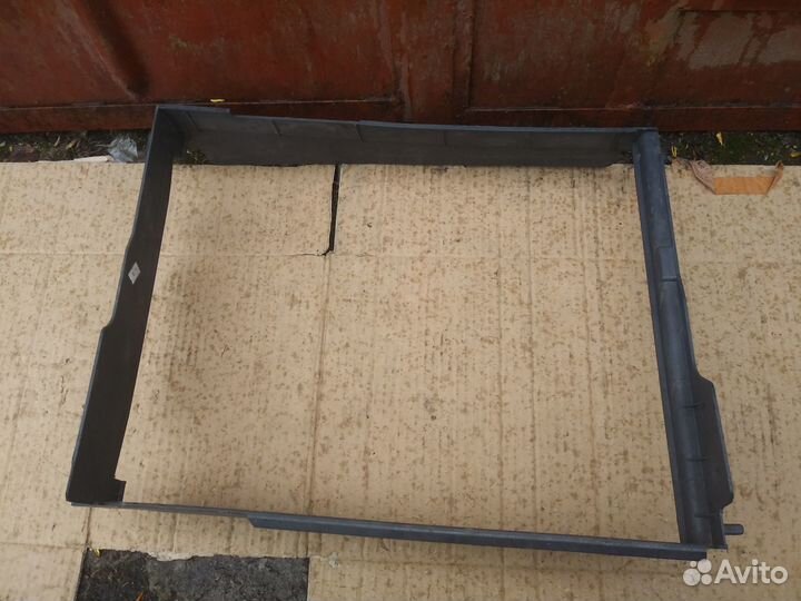 Дефлектор радиатора Renault Logan 2