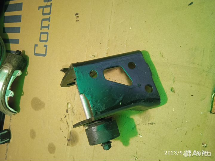 Крепление переднее Тойота 150