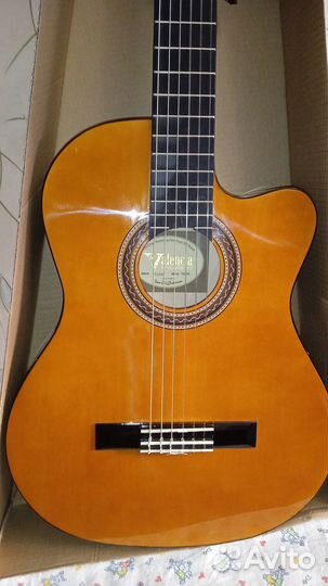 Классическая гитара Valensia