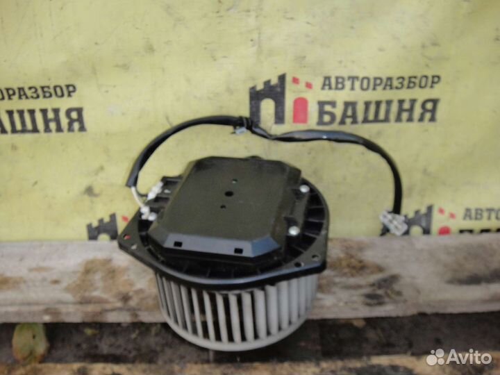 Nissan Patrol Моторчик отопителя передний