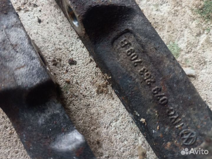 Кронштейн выпускного коллектора Audi A8 Q7