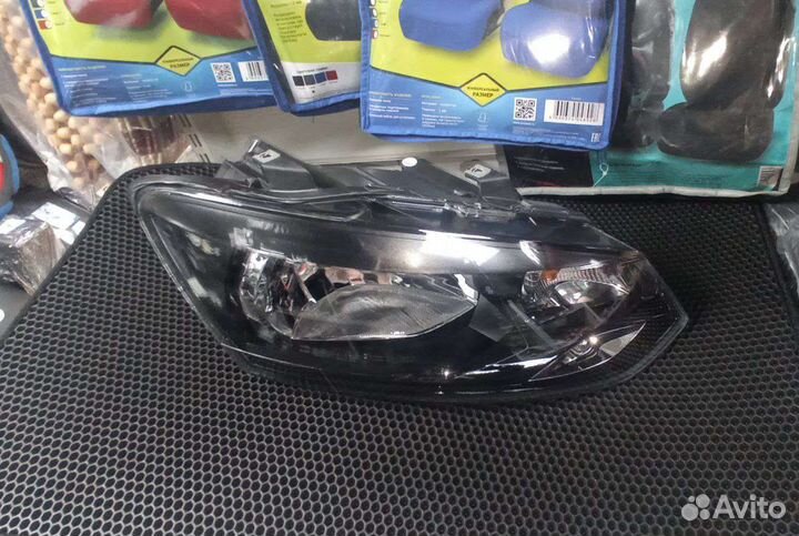 Фара передняя правая на Volkswagen Polo