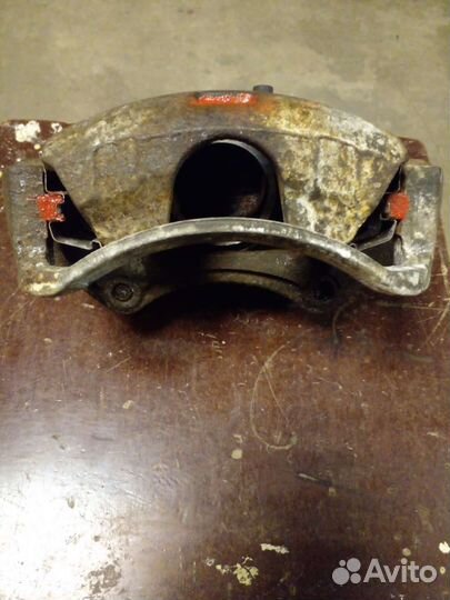 Суппорт левый Ниссан Альмера Кллассик