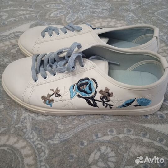 Кроссовки 38