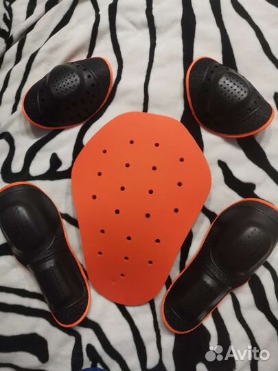 Мотокуртка с защитой