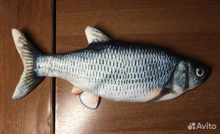 Игрушечная рыба для кошки