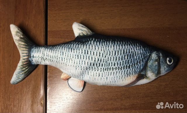 Игрушечная рыба для кошки