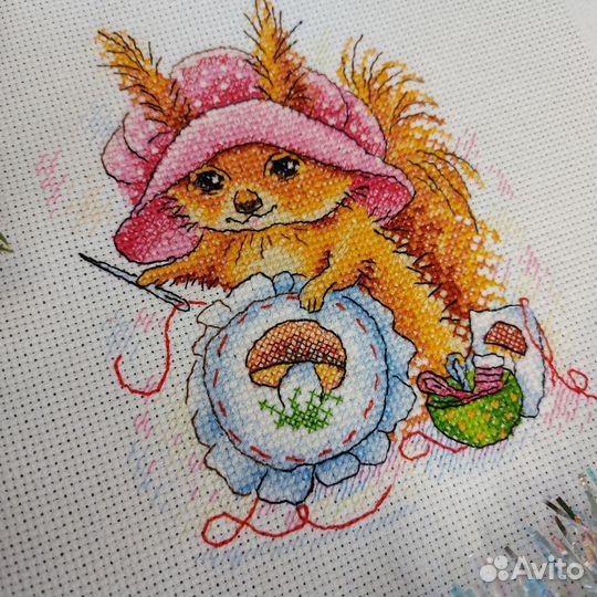 Вышивка крестом Белочка осенняя