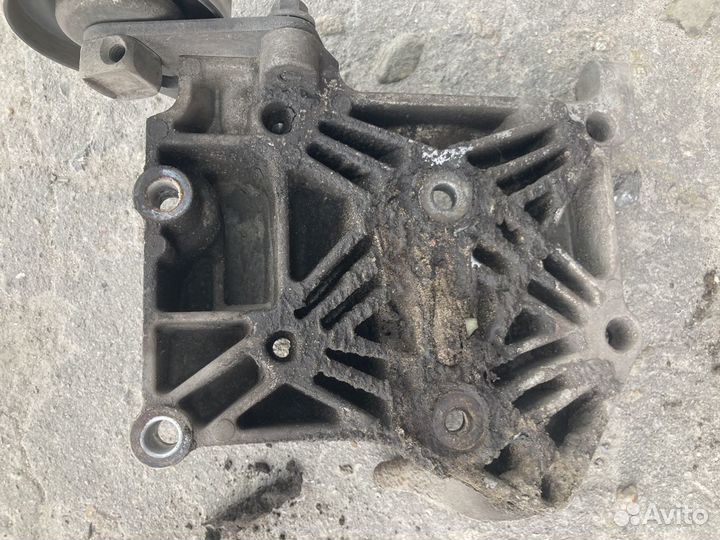 Кронштейн крепления компрессора nissan primera p12