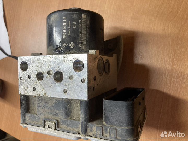 Volkswagen Touareg блок abs насос