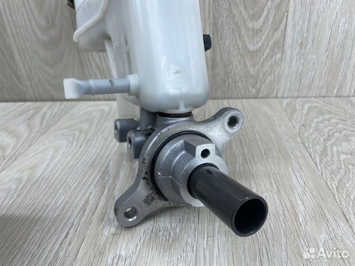 Главный тормозной цилиндр Hyundai Ix35