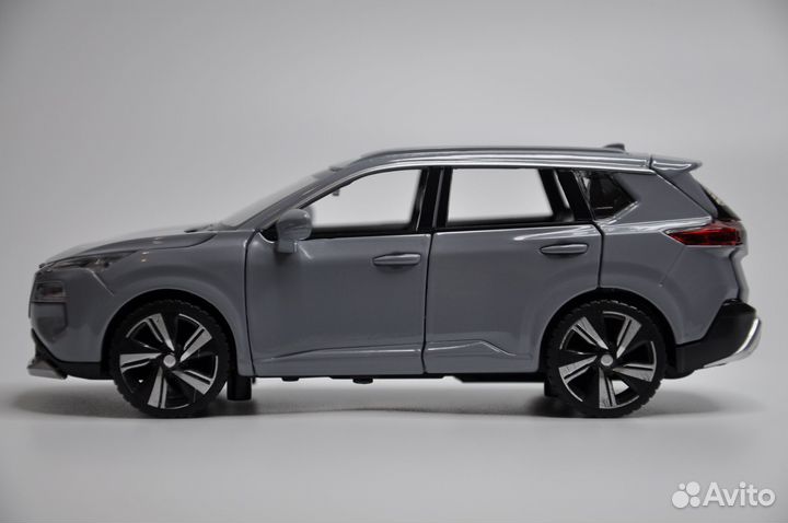 Модель автомобиля Nissan X-Trail 2023 металл