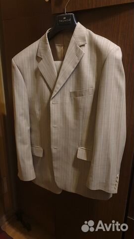 Мужской костюм светлый