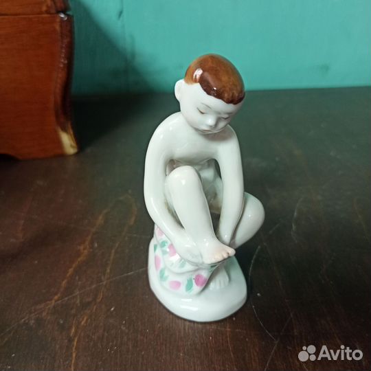 Статуэтка СССР Мальчик с полотенцем. Лфз