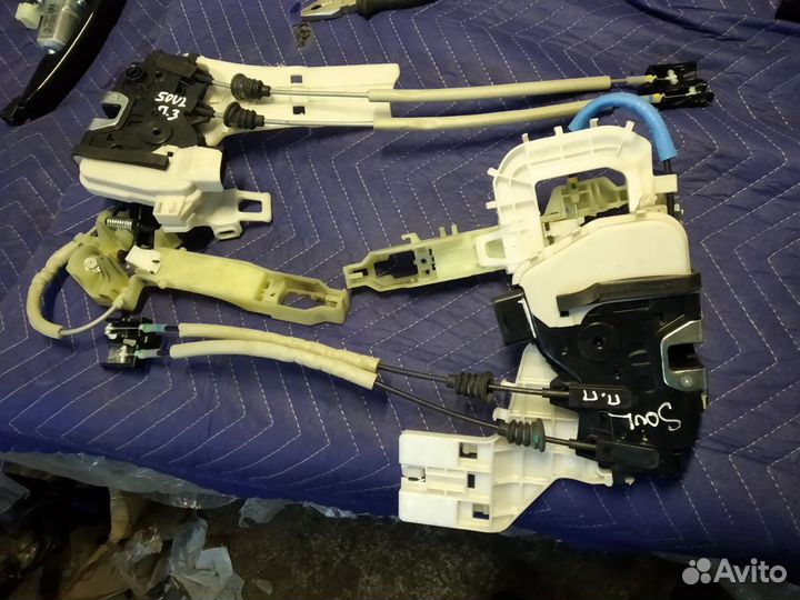 Замок двери левый правый Kia Soul 2 с 14г