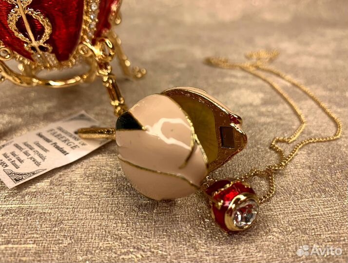 Яйцо пасхальное Фаберже с бутоном и подвеской