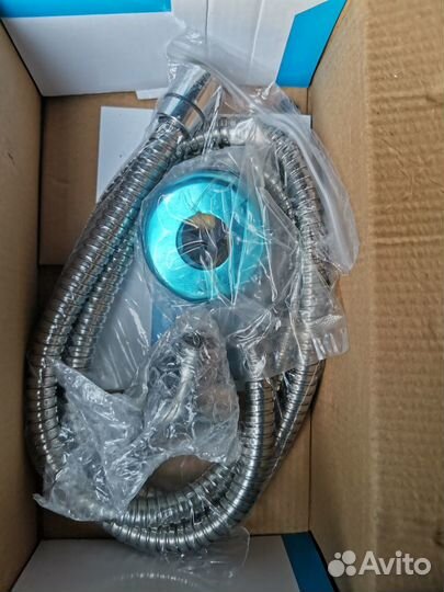 Смеситель для ванны с душем новый