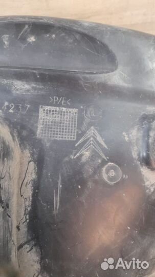 Подкрылок передний левый Citroen C 4 С 2010 По