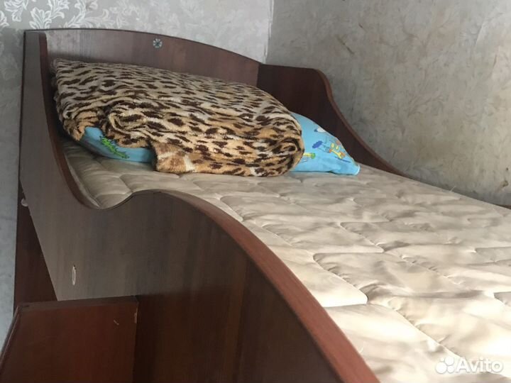 Двухъярусная кровать