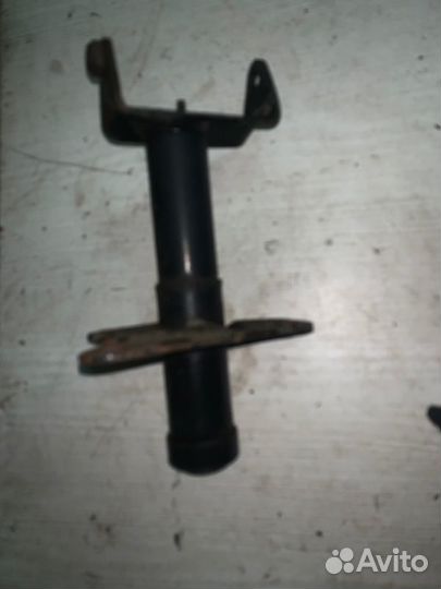 Кронштейн усилителя бампера передний правый